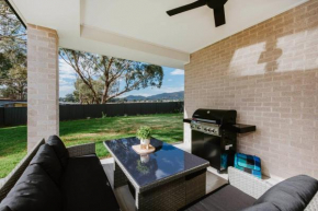 'Logan House' A Modern Country-style Retreat